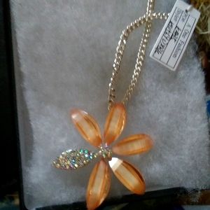 Brand new flower necklace.